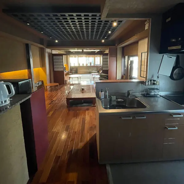 キッチンで自炊もできます。