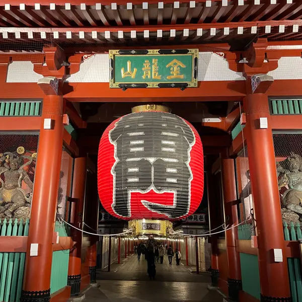 浅草の玄関「雷門」